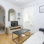 With Parking Space - 13973 Apartman Vodice