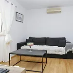 Apartman With Parking Space - 13973 Vodice