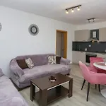 With Parking Space - 13973 Apartman