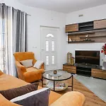 Apartment With Parking Space - 13973 *