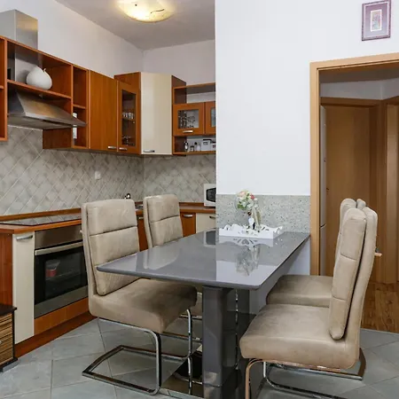 With Parking Space - 13973 Apartman Vodice