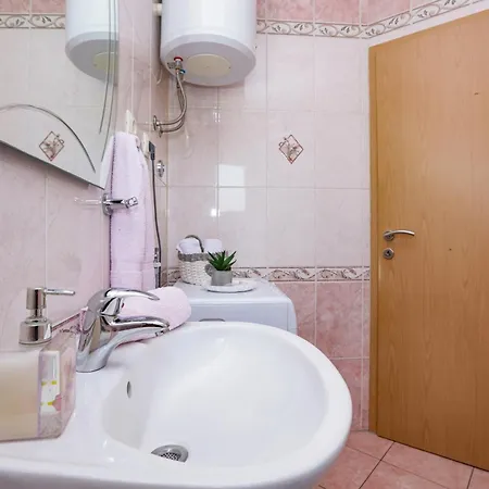 Apartman With Parking Space - 13973 *