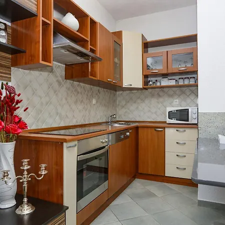 With Parking Space - 13973 Vodice