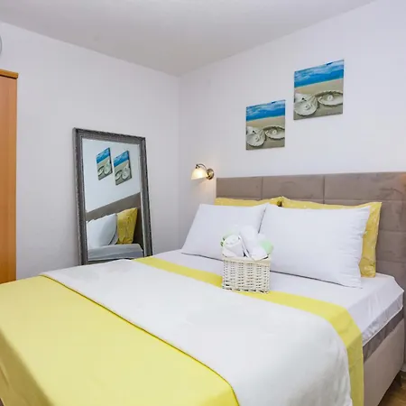 With Parking Space - 13973 Vodice