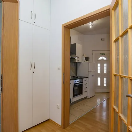 Apartman With Parking Space - 13973 Vodice