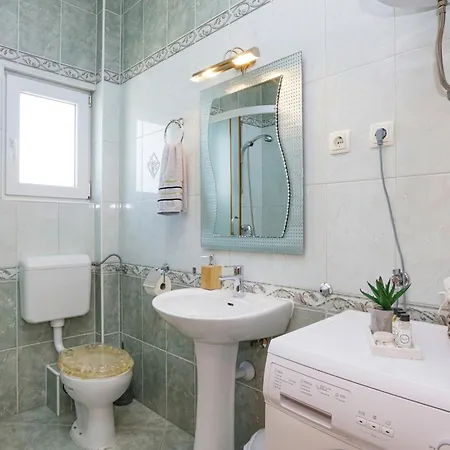 Apartman With Parking Space - 13973 *