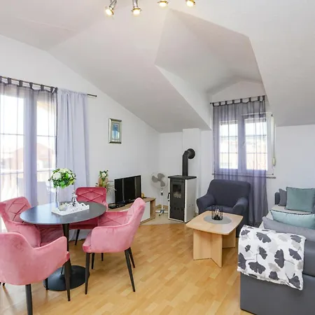 Apartman With Parking Space - 13973 Vodice