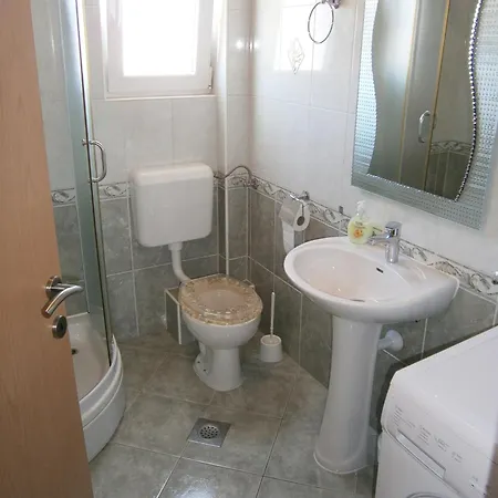 Apartman With Parking Space - 13973 *